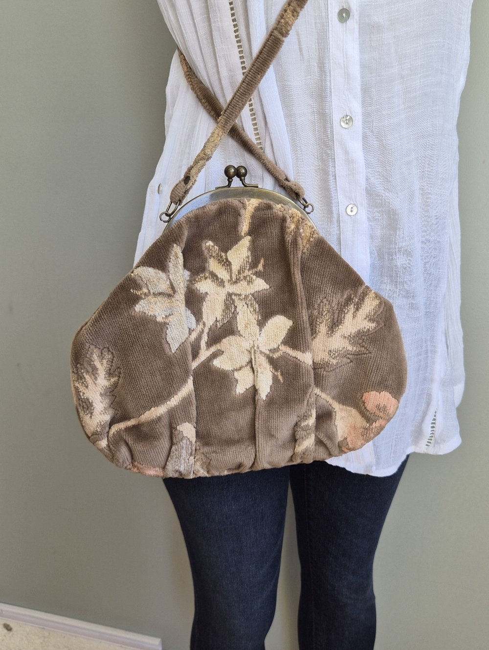 Vintage Carpetbag Brown Velvet Floral Crossbody Bag - Picture 5 of 14